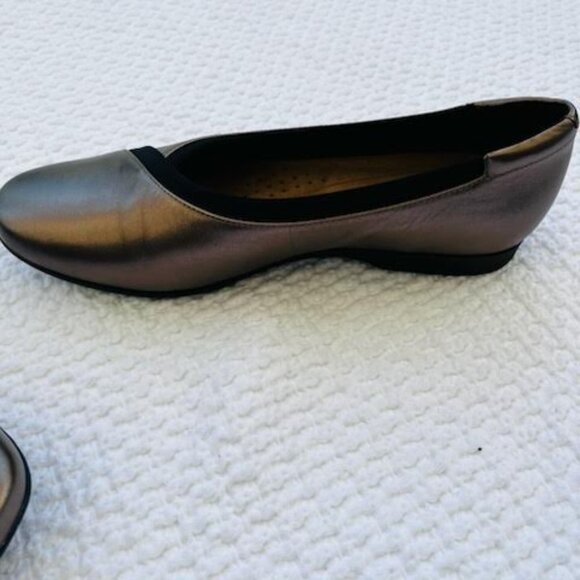 Clarks Unstructured Loafers in Pebble Metallic Women's 9M Comfort - Picture 2 of 7